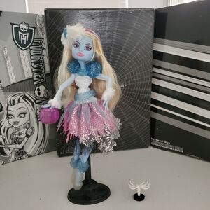 Monster High G1 ♡ Ghouls Rule Abbey Bominable doll  2012 ♡
